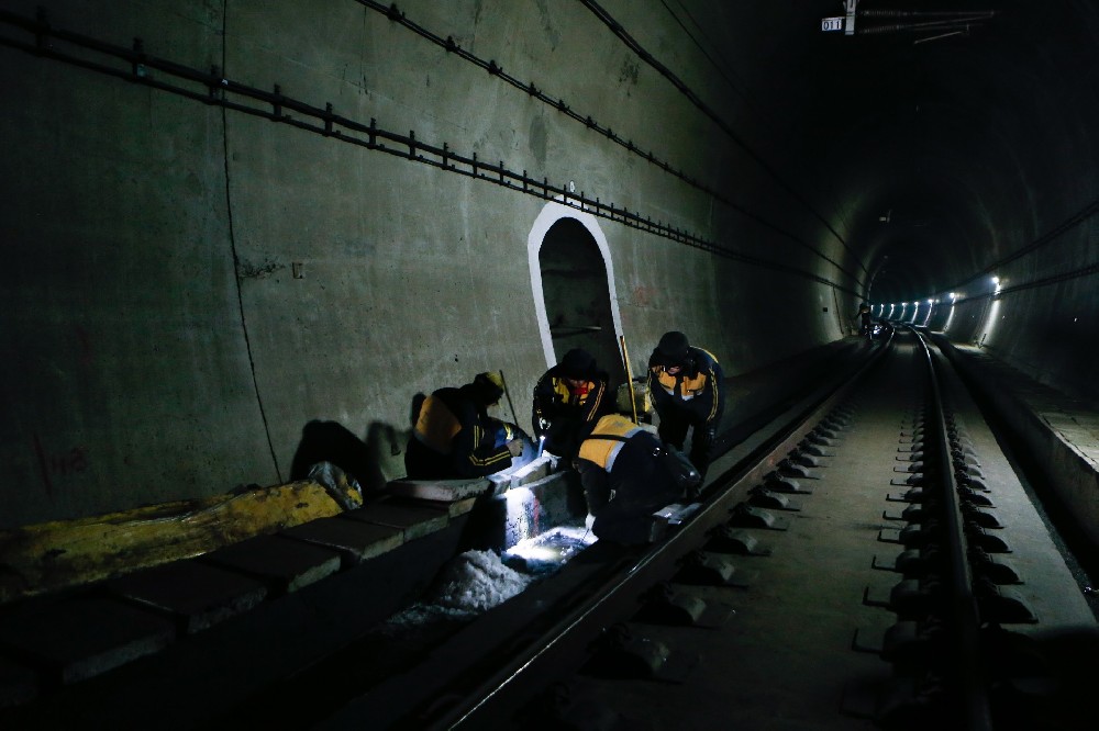 昌宁铁路运营隧道病害现状